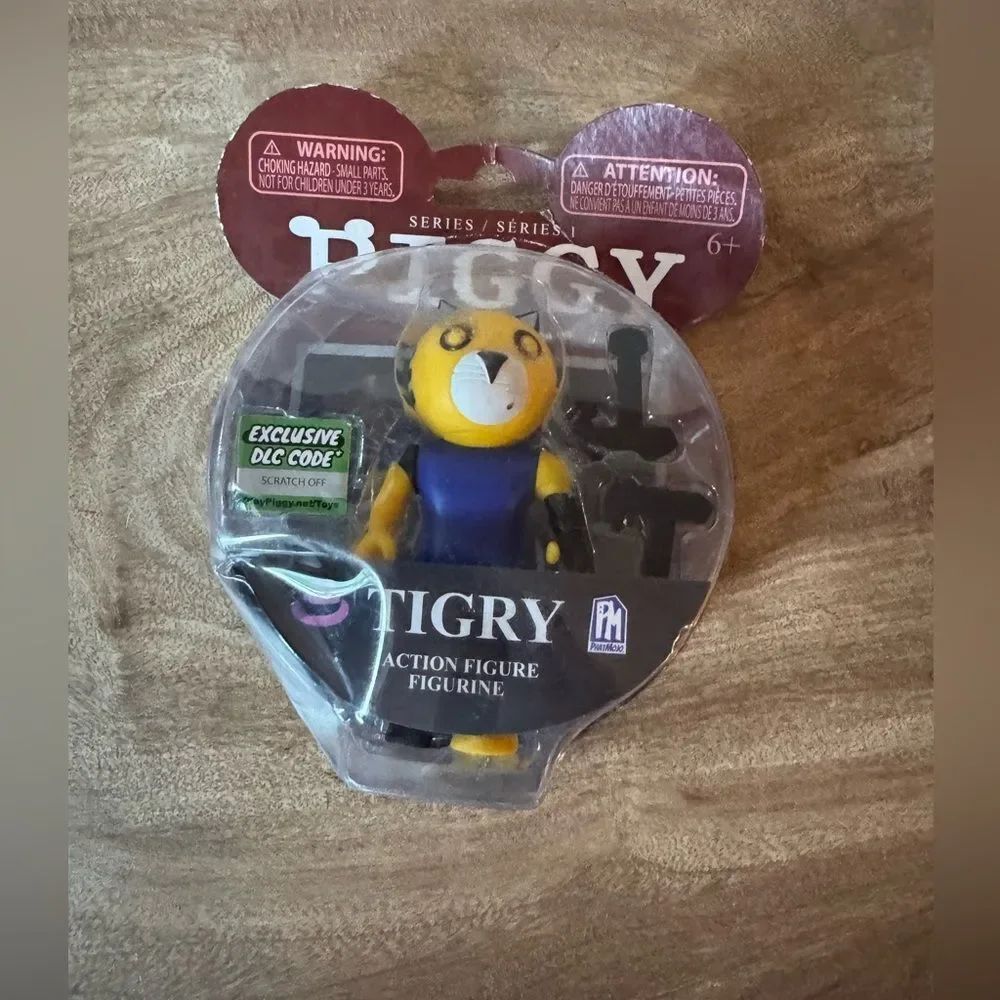 Piggy Tigry Action Figure (Series 1) with Exclusive DLC Code 3.5" damaged Box